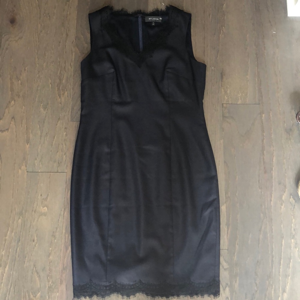 NWOT St. John Dress with lace accents size 6